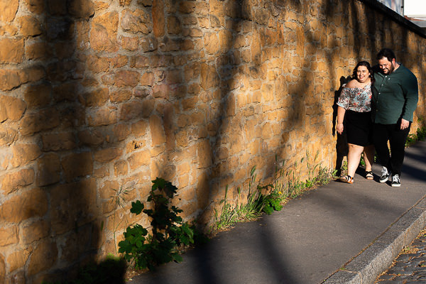 Moment de couple lors d’une séance photo à Lyon