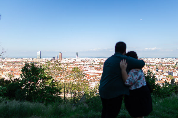 Photo de couple au jardin des curiosités à Lyon