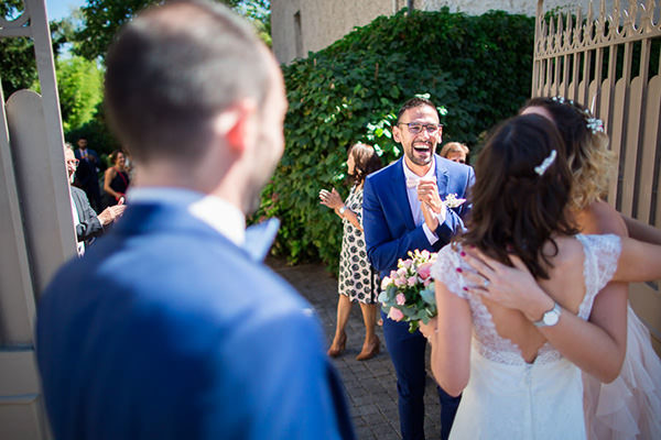 Frère de la mariée qui la voit pour la première fois