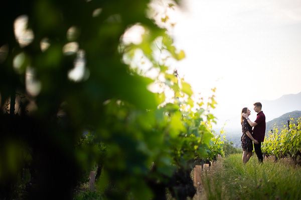 Photos de couple dans les vignes en Savoie