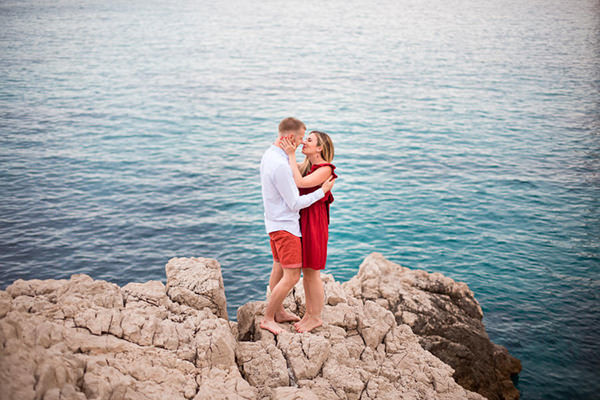 Shooting photo de couple à Marseille baie des singes