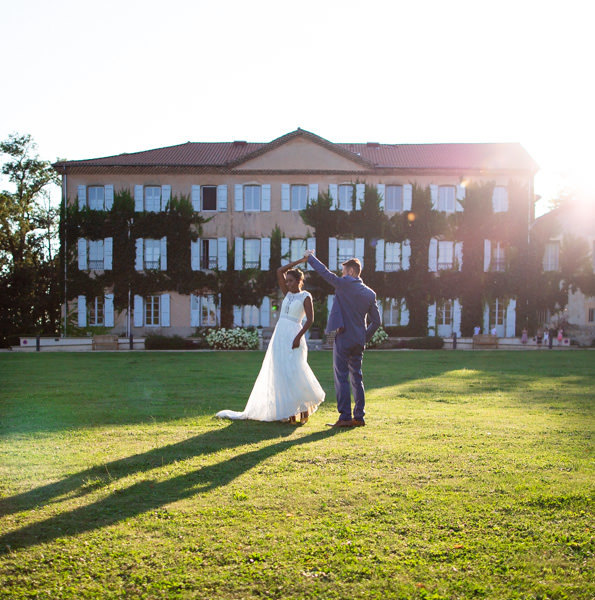 Photo de couple au château de Césarges