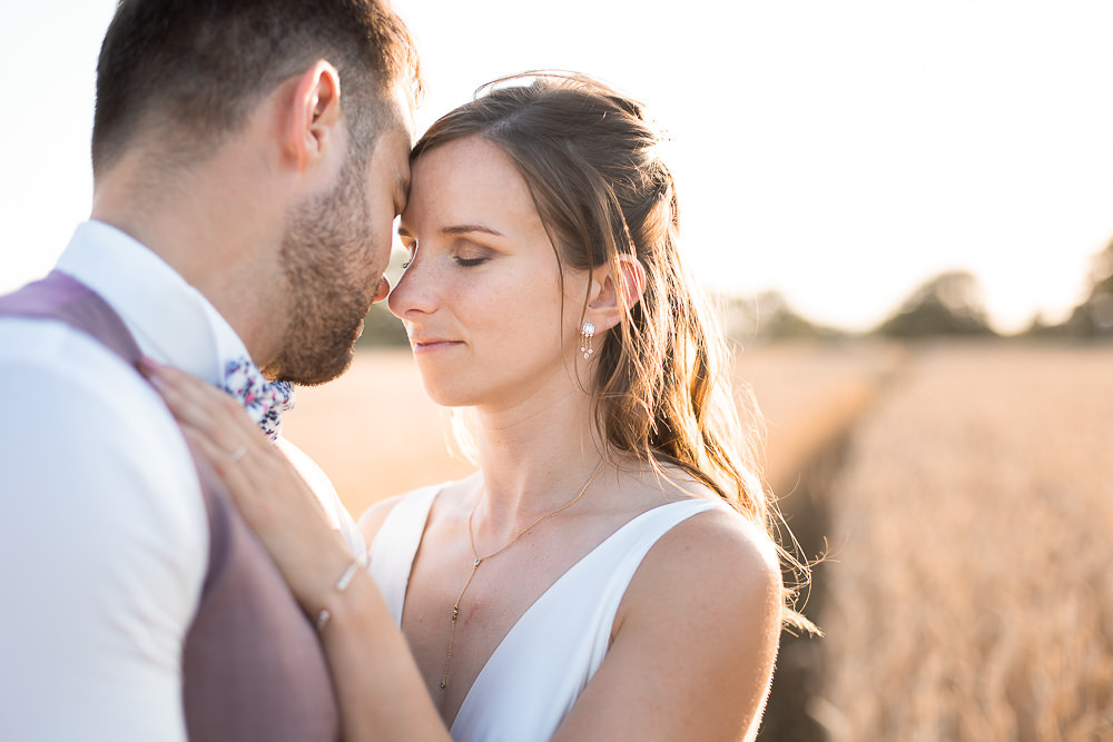 Photo de couple au coucher de soleil sur un mariage près de Bourg-en-Bresse