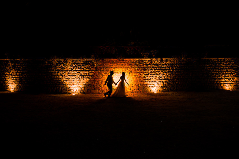 Photo de couple de nuit sur un mariage au domaine de Valinches