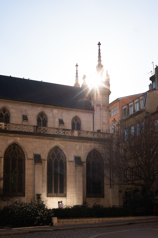 Photo de couple dans le vieux Lyon