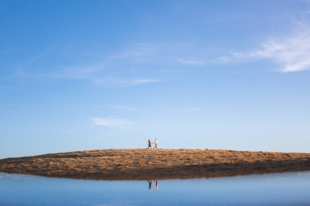 Séance photo de couple dans le beaujolais avant leur mariage