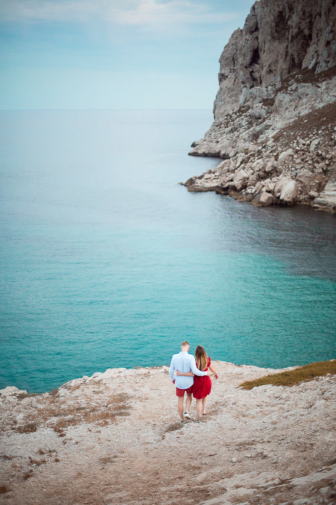 Séance photo de couple dans les calanques à Marseille